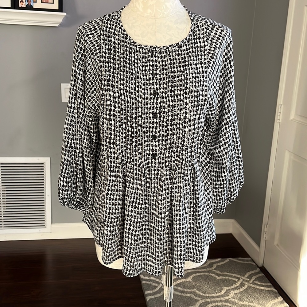 Max Studio Black White Printed Pintuck Top